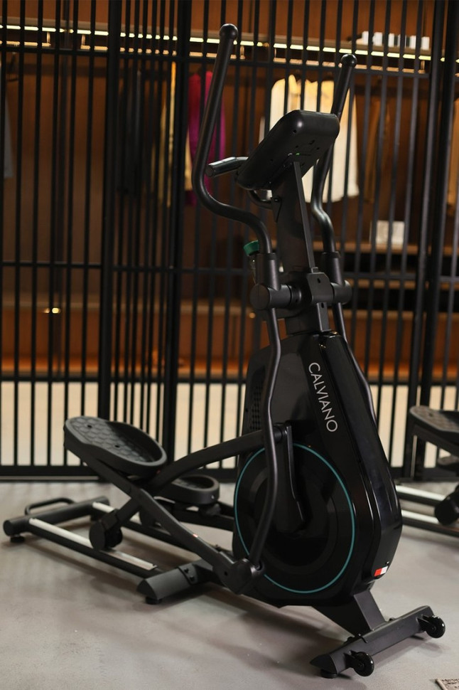 Эллиптический тренажер Calviano Extra (черный) Эллиптический тренажер Calviano Extra (черный)