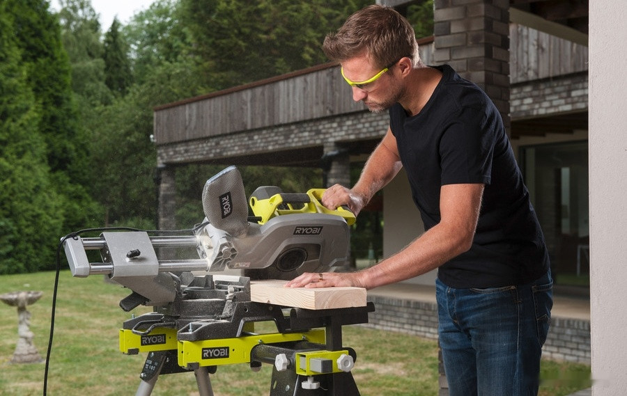 Торцовочная пила Ryobi EMS305RG