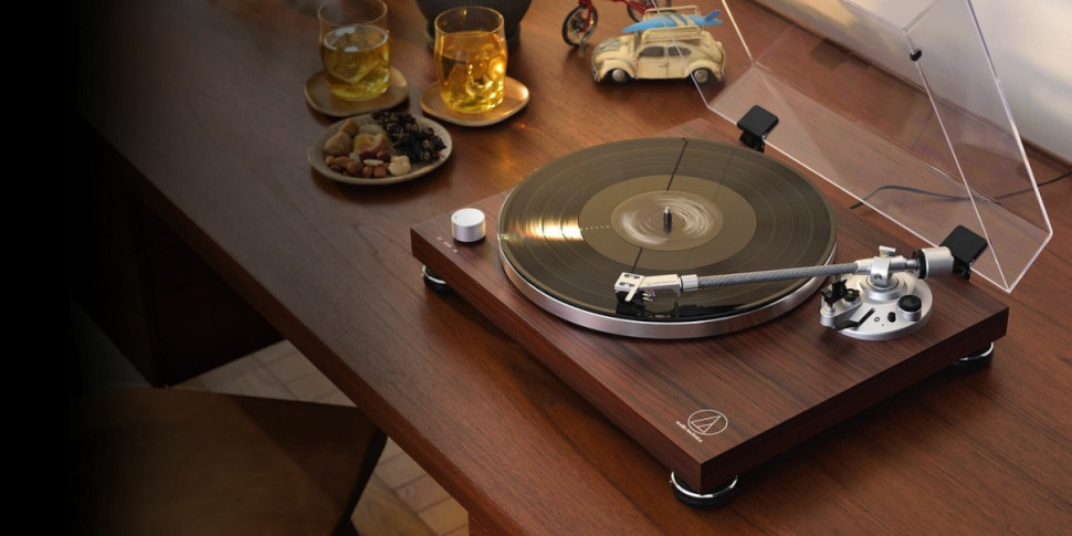 Виниловый проигрыватель Audio-Technica AT-LPW50BT-RW