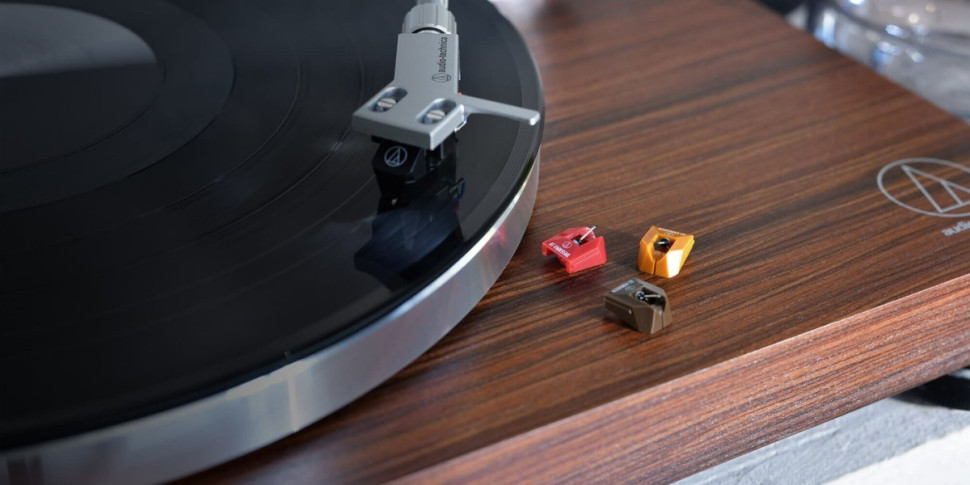 Виниловый проигрыватель Audio-Technica AT-LPW50BT-RW