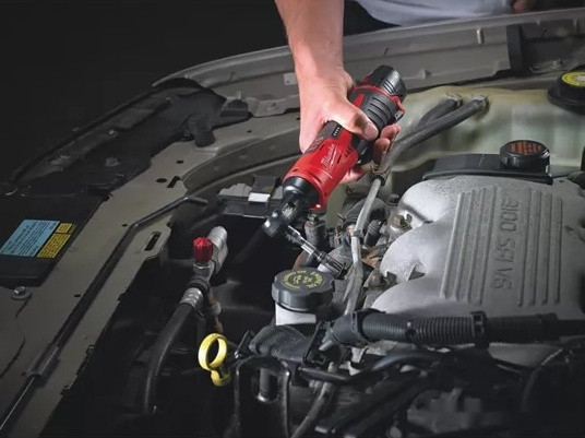 Гайковерт Milwaukee M12 IR-201B 1/4" 4933441725 (с 1-им АКБ) Гайковерт Milwaukee M12 IR-201B 1/4" 4933441725 (с 1-им АКБ)