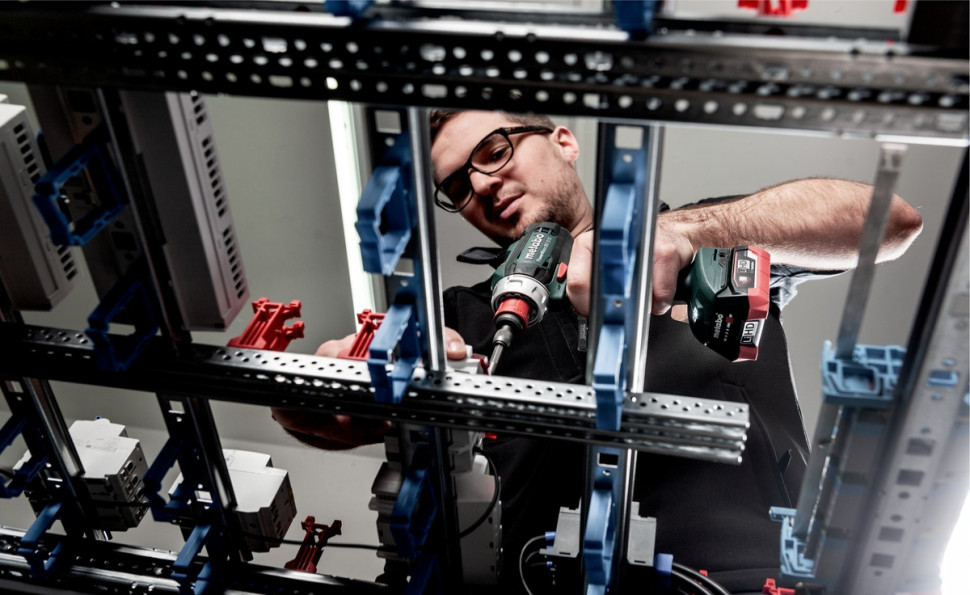 Дрель-шуруповерт Metabo BS 12 Q 601037890 (без АКБ) Дрель-шуруповерт Metabo BS 12 Q 601037890 (без АКБ)