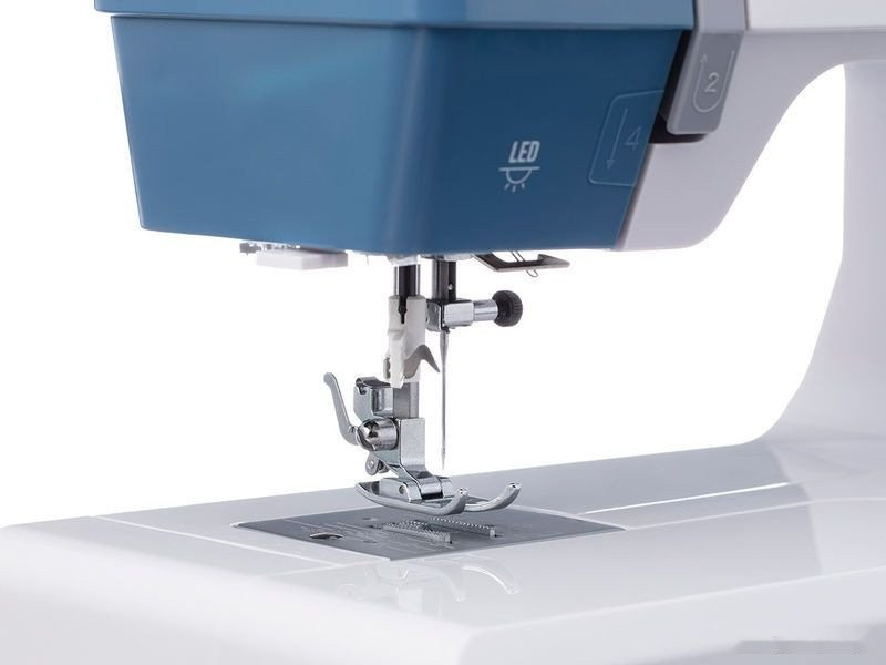 Электромеханическая швейная машина Chayka SewLux 200 Электромеханическая швейная машина Chayka SewLux 200