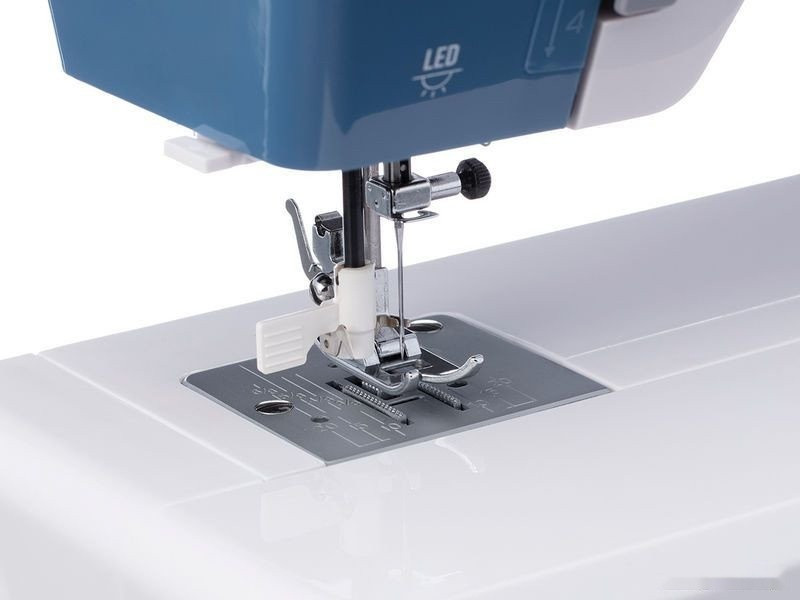 Электромеханическая швейная машина Chayka SewLux 200 Электромеханическая швейная машина Chayka SewLux 200