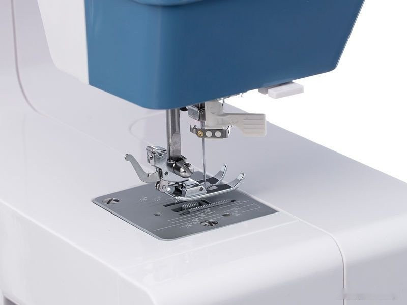 Электромеханическая швейная машина Chayka SewLux 200 Электромеханическая швейная машина Chayka SewLux 200