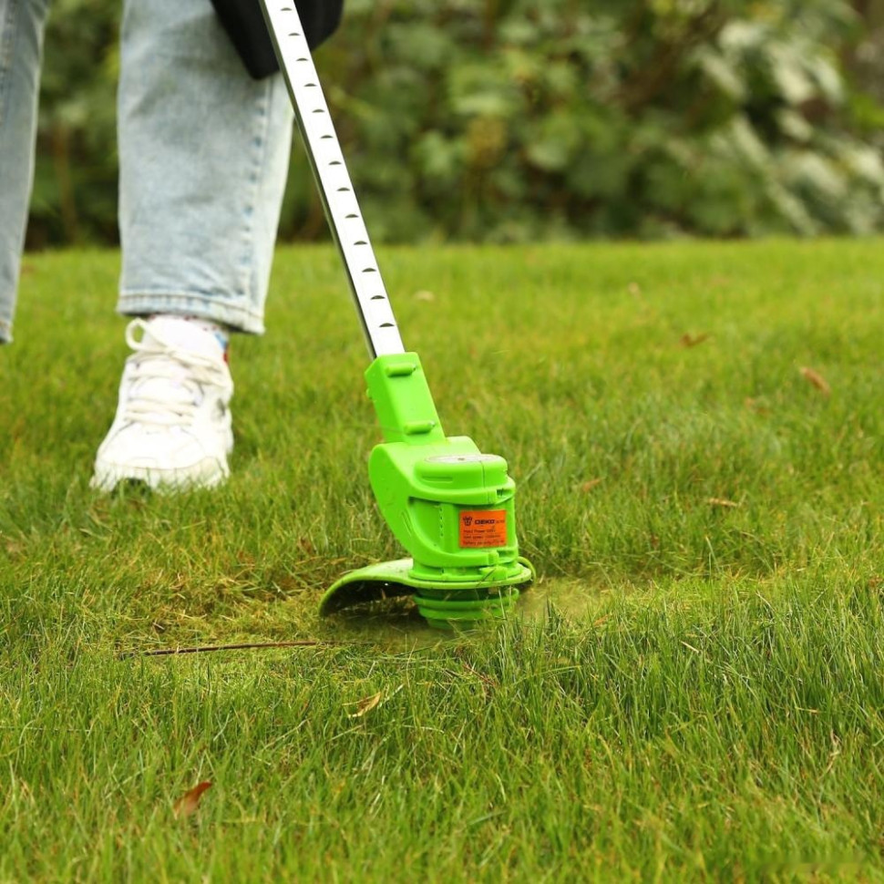 Триммер Deko DKTR12 (с 2-мя АКБ) Триммер Deko DKTR12 (с 2-мя АКБ)