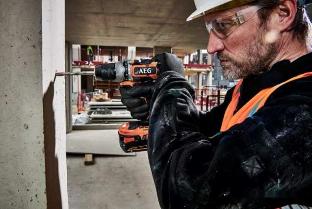 Ударная дрель-шуруповерт AEG Powertools BSB 18SBL 4935478456 (без АКБ) Ударная дрель-шуруповерт AEG Powertools BSB 18SBL 4935478456 (без АКБ)