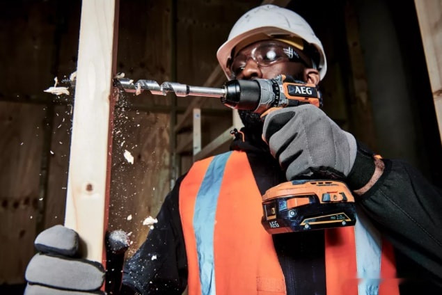 Ударная дрель-шуруповерт AEG Powertools BSB 18SBL 4935478456 (без АКБ) Ударная дрель-шуруповерт AEG Powertools BSB 18SBL 4935478456 (без АКБ)