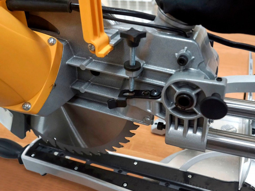 Торцовочная пила Энкор Корвет 6-330С 90062 Торцовочная пила Энкор Корвет 6-330С 90062