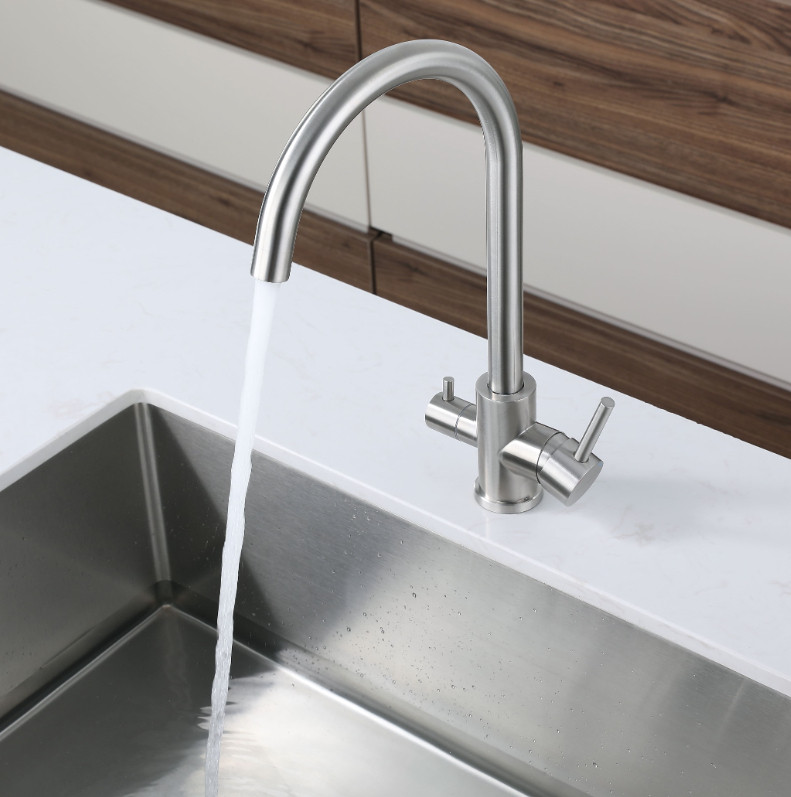 Смеситель GranFest QUARZ GF-Z5420 черный Смеситель GranFest QUARZ GF-Z5420 черный