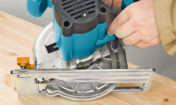 Дисковая пила BORT BHK-160U Дисковая пила BORT BHK-160U