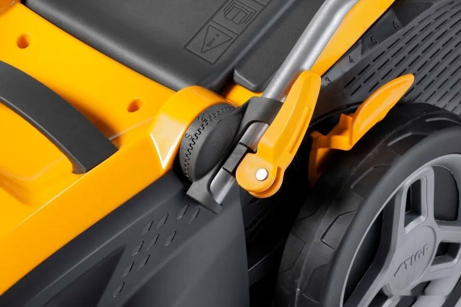 Колёсная газонокосилка Stiga SLM 544 AE 294426068/ST1 (c АКБ 5 Ah) Колёсная газонокосилка Stiga SLM 544 AE 294426068/ST1 (c АКБ 5 Ah)