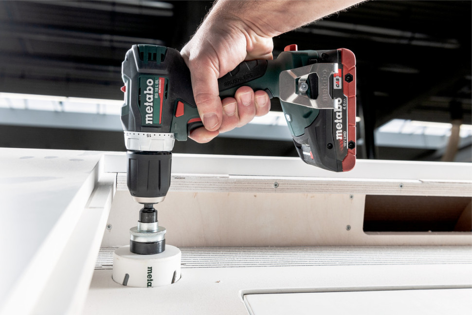 Дрель-шуруповерт Metabo BS 18 L BL Дрель-шуруповерт Metabo BS 18 L BL