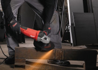 Угловая шлифмашина Milwaukee AGVK 24-230 EK DMS