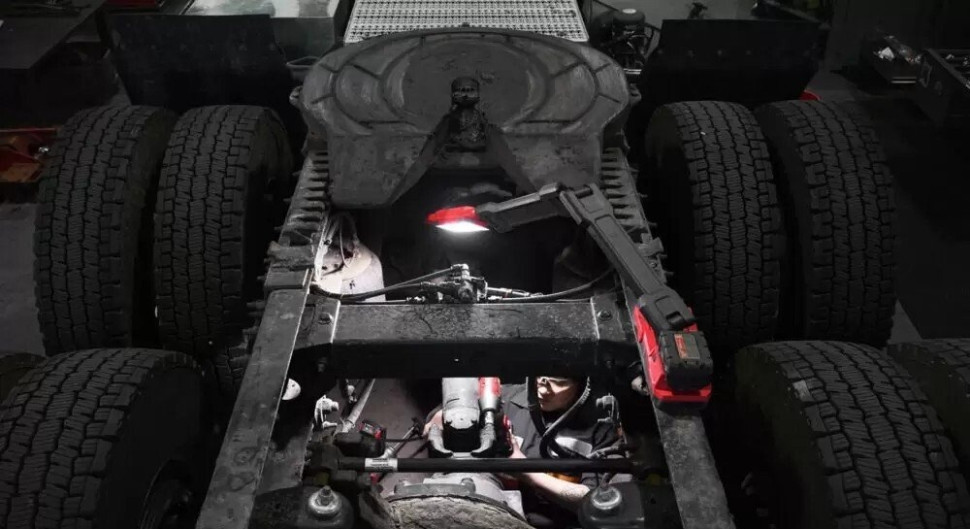 Фонарь Milwaukee M18 ABL-0 4933498147 (без ЗУ) Фонарь Milwaukee M18 ABL-0 4933498147 (без ЗУ)