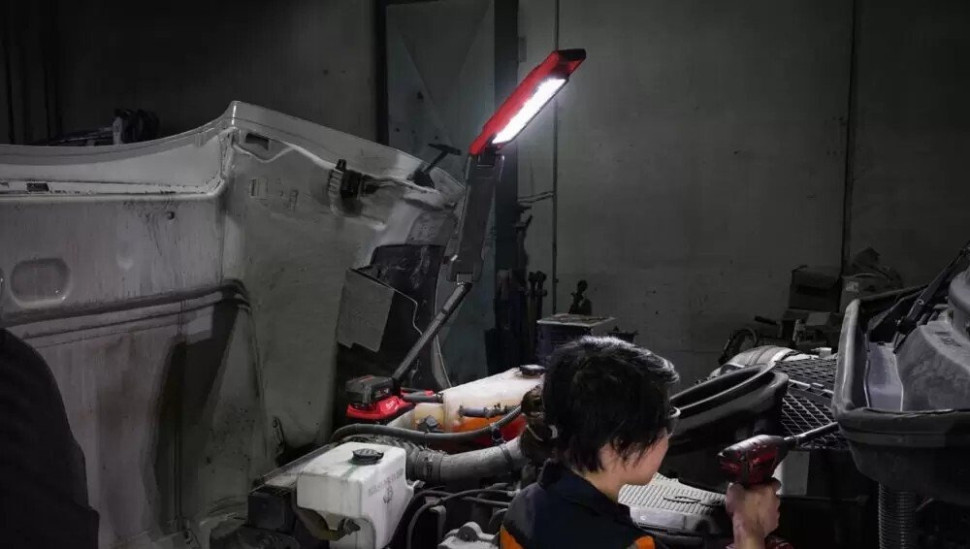 Фонарь Milwaukee M18 ABL-0 4933498147 (без ЗУ) Фонарь Milwaukee M18 ABL-0 4933498147 (без ЗУ)