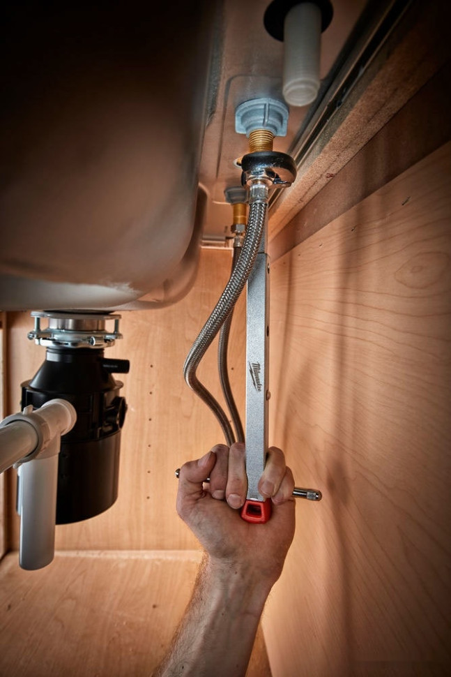 Ключ для гибкой подводки Milwaukee 32 мм 48-22-7001 Ключ для гибкой подводки Milwaukee 32 мм 48-22-7001