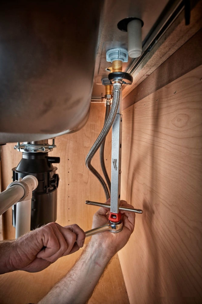 Ключ для гибкой подводки Milwaukee 32 мм 48-22-7001 Ключ для гибкой подводки Milwaukee 32 мм 48-22-7001