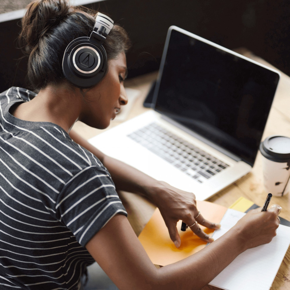 Наушники Audio-Technica ATH-M50XBT2 (черный) Наушники Audio-Technica ATH-M50XBT2 (черный)