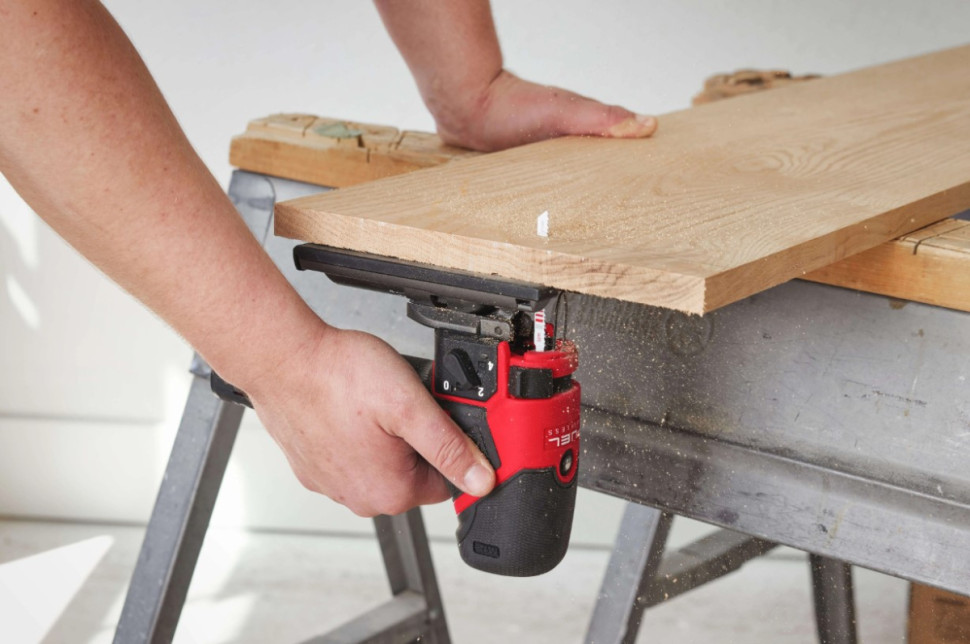 Лобзик Milwaukee M12 FJS-422X Fuel 4933493348 (с 2-мя АКБ, кейс) Лобзик Milwaukee M12 FJS-422X Fuel 4933493348 (с 2-мя АКБ, кейс)