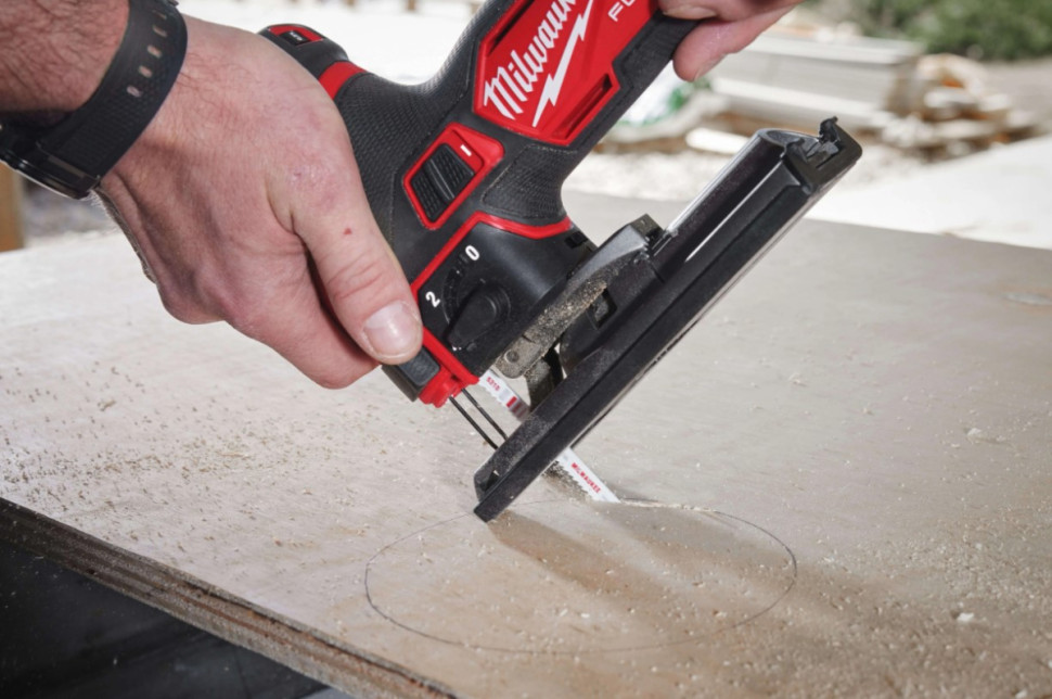 Лобзик Milwaukee M12 FJS-422X Fuel 4933493348 (с 2-мя АКБ, кейс) Лобзик Milwaukee M12 FJS-422X Fuel 4933493348 (с 2-мя АКБ, кейс)