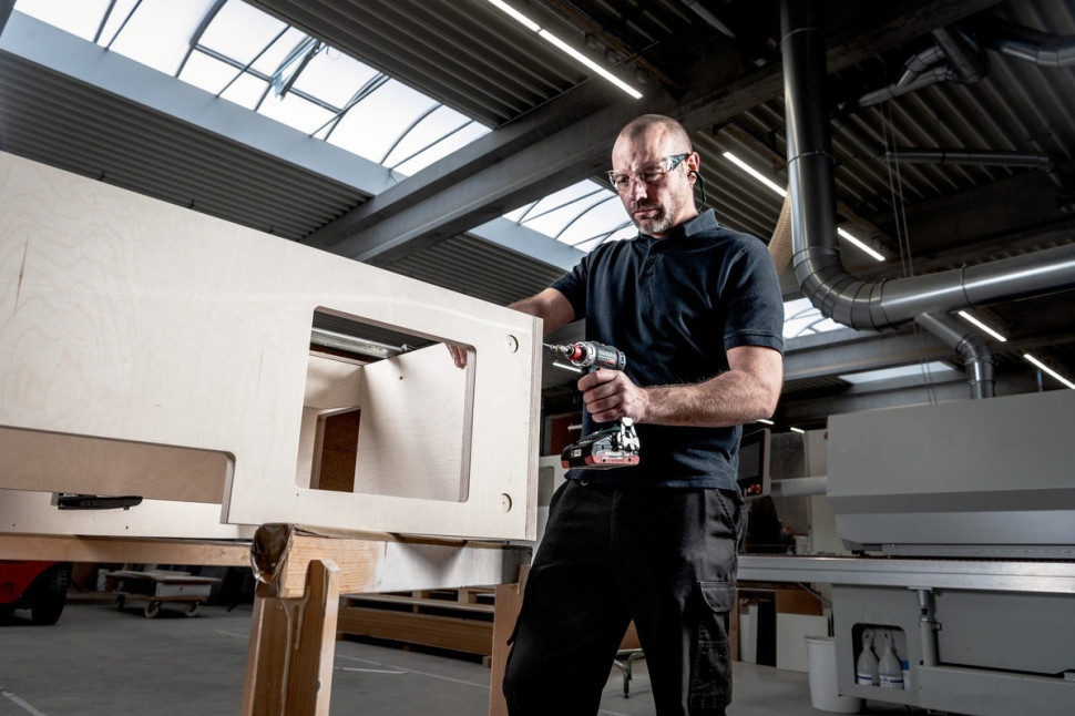 Дрель-шуруповерт Metabo BS 18 L BL Q 602327500 (с 2-мя АКБ, кейс) Дрель-шуруповерт Metabo BS 18 L BL Q 602327500 (с 2-мя АКБ, кейс)