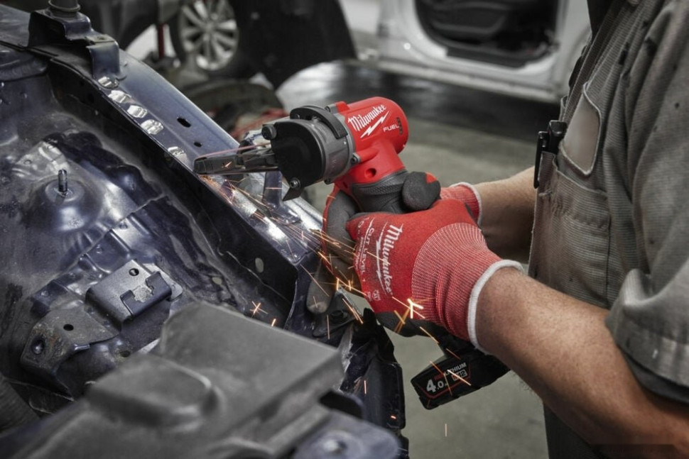 Угловая шлифмашина Milwaukee M12 Fuel FBFL10-402B (с 2-мя АКБ, сумка) Угловая шлифмашина Milwaukee M12 Fuel FBFL10-402B (с 2-мя АКБ, сумка)