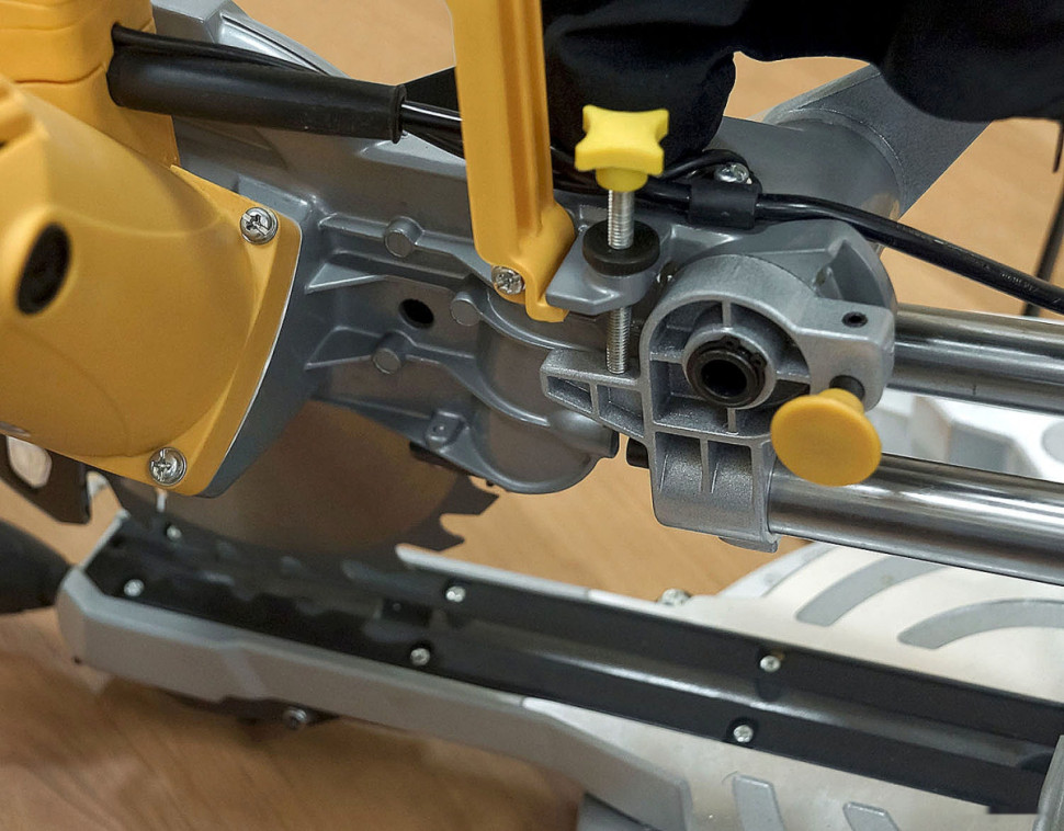 Торцовочная пила Энкор Корвет 8-310С Торцовочная пила Энкор Корвет 8-310С