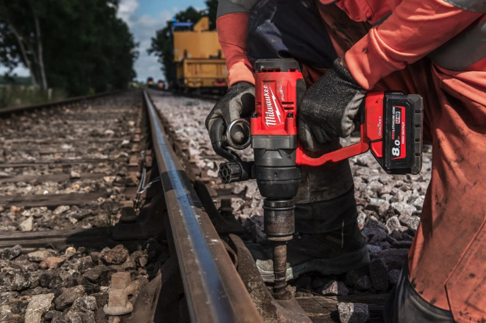 Гайковерт Milwaukee M18 ONEFHIWF1-802X 4933499254 (с 2-мя АКБ, кейс)