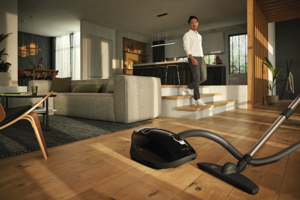 Пылесос Miele Complete C3 Parquet XL SGSF5 (черный)