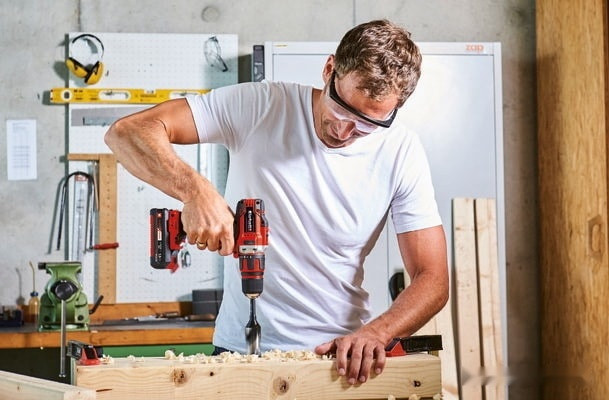 Дрель-шуруповерт Einhell TE-CD 18/40 Li 4513910 (с 2-мя АКБ, кейс) Дрель-шуруповерт Einhell TE-CD 18/40 Li 4513910 (с 2-мя АКБ, кейс)