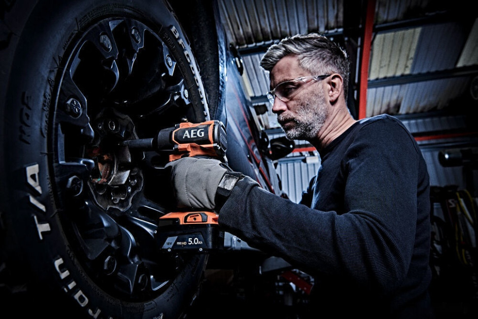 Гайковерт AEG Powertools BSS18MTF12BL-402C 4935479664 (с 2-мя АКБ, кейс) Гайковерт AEG Powertools BSS18MTF12BL-402C 4935479664 (с 2-мя АКБ, кейс)