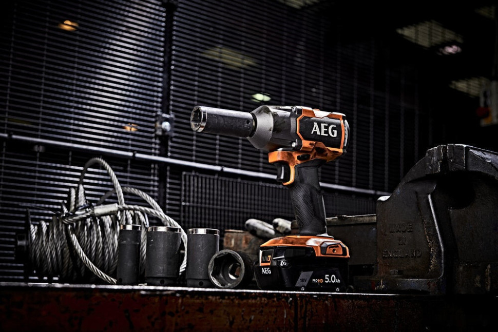 Гайковерт AEG Powertools BSS18MTF12BL-402C 4935479664 (с 2-мя АКБ, кейс) Гайковерт AEG Powertools BSS18MTF12BL-402C 4935479664 (с 2-мя АКБ, кейс)