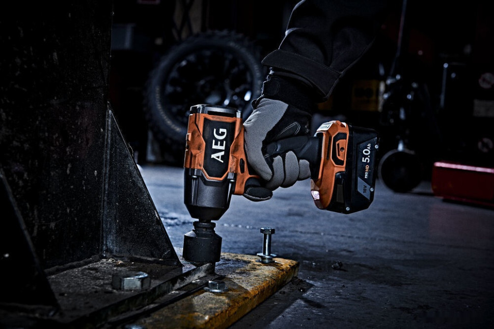 Гайковерт AEG Powertools BSS18MTF12BL-402C 4935479664 (с 2-мя АКБ, кейс) Гайковерт AEG Powertools BSS18MTF12BL-402C 4935479664 (с 2-мя АКБ, кейс)