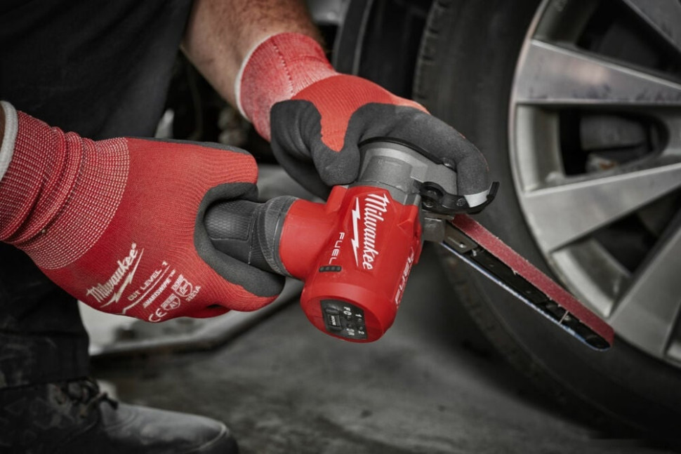 Угловая шлифмашина Milwaukee M12 Fuel FBFL13-0 (без АКБ) Угловая шлифмашина Milwaukee M12 Fuel FBFL13-0 (без АКБ)