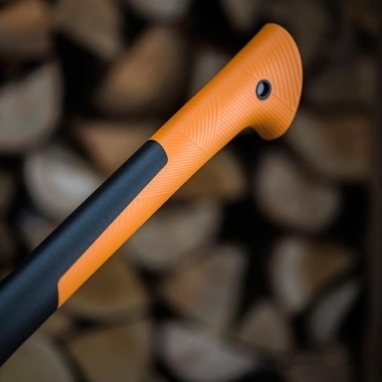 Топор Fiskars 1015640