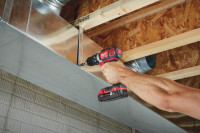 Дрель-шуруповерт Milwaukee M18 BDD-402C