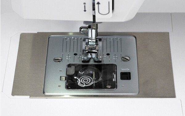 Электромеханическая швейная машина Leader Easy Jeans 35A Электромеханическая швейная машина Leader Easy Jeans 35A