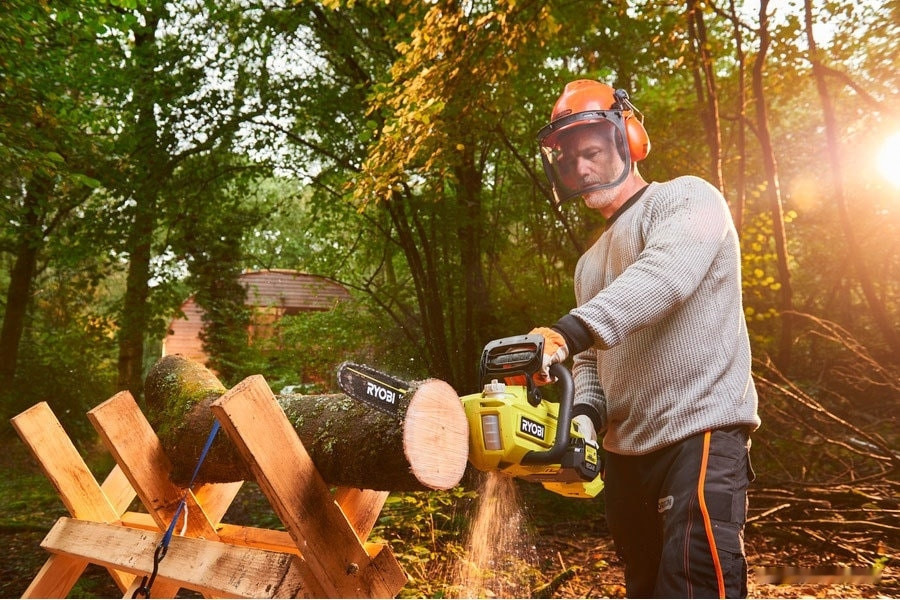 Аккумуляторная пила Ryobi RY36CSX35A-0 (без АКБ) Аккумуляторная пила Ryobi RY36CSX35A-0 (без АКБ)