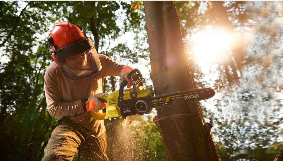 Аккумуляторная пила Ryobi RY36CSX35A-0 (без АКБ) Аккумуляторная пила Ryobi RY36CSX35A-0 (без АКБ)