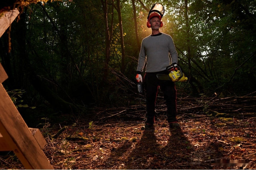 Аккумуляторная пила Ryobi RY36CSX35A-0 (без АКБ) Аккумуляторная пила Ryobi RY36CSX35A-0 (без АКБ)