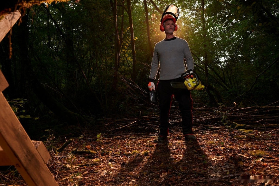 Аккумуляторная пила Ryobi RY36CSX35A-150 (с АКБ 5 Ah) Аккумуляторная пила Ryobi RY36CSX35A-150 (с АКБ 5 Ah)