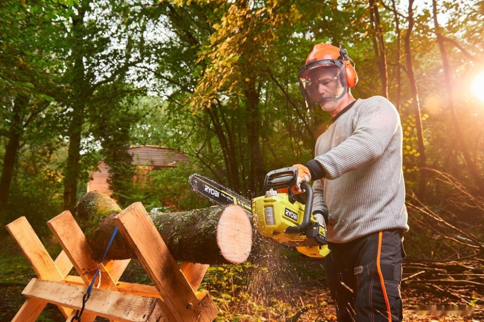 Аккумуляторная пила Ryobi RY36CSX35A-150 (с АКБ 5 Ah) Аккумуляторная пила Ryobi RY36CSX35A-150 (с АКБ 5 Ah)