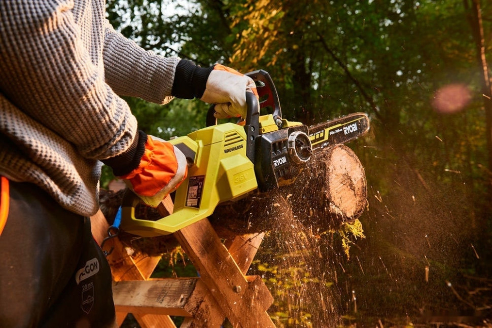 Аккумуляторная пила Ryobi RY36CSX35A-150 (с АКБ 5 Ah) Аккумуляторная пила Ryobi RY36CSX35A-150 (с АКБ 5 Ah)