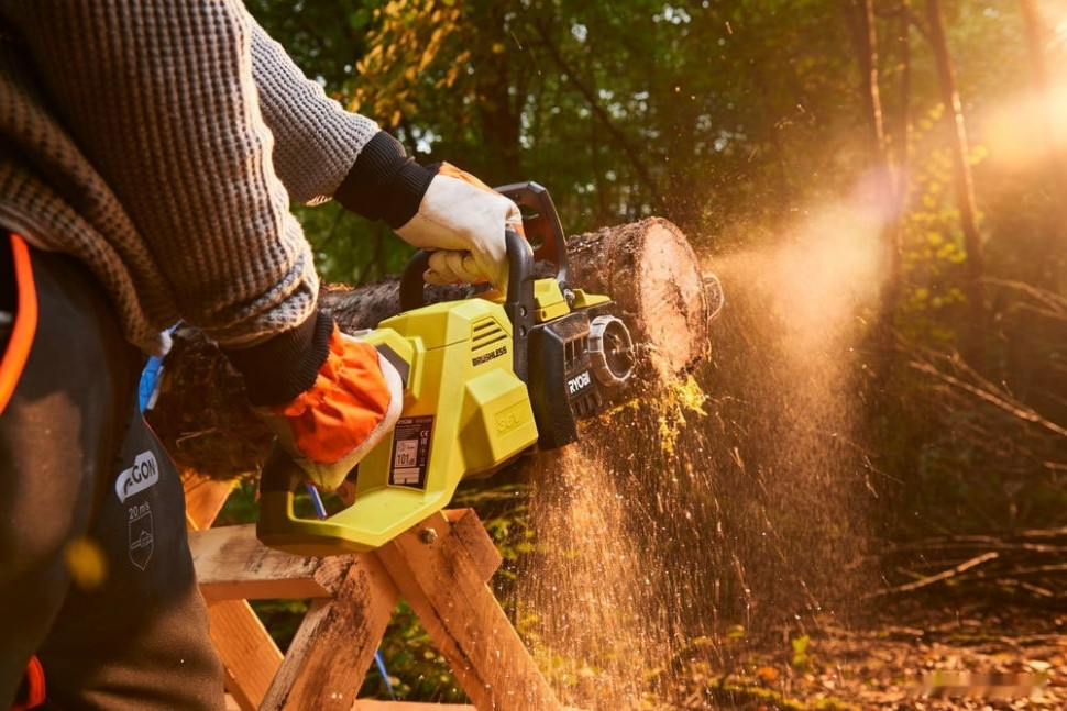 Аккумуляторная пила Ryobi RY36CSX35A-150 (с АКБ 5 Ah) Аккумуляторная пила Ryobi RY36CSX35A-150 (с АКБ 5 Ah)