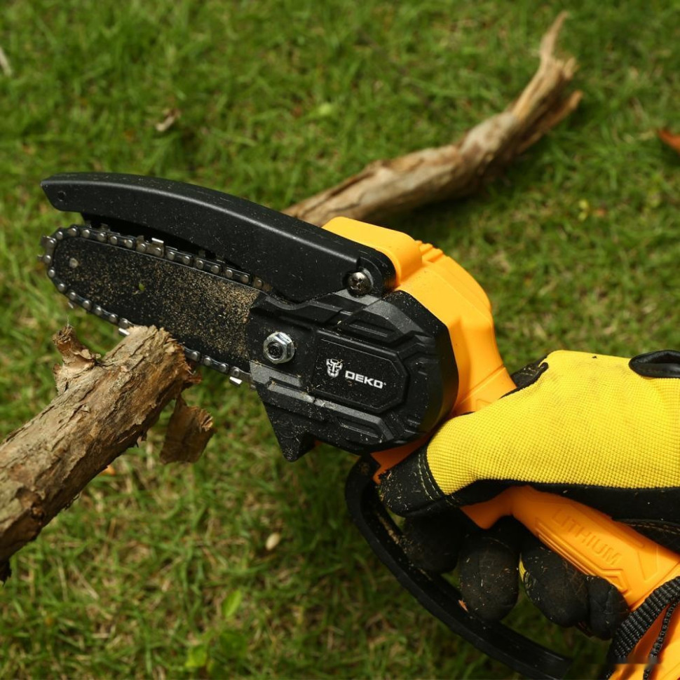 Аккумуляторная пила Deko DKCHS 20-4 063-4307 (с 1-им АКБ) Аккумуляторная пила Deko DKCHS 20-4 063-4307 (с 1-им АКБ)