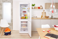 Холодильник с нижней морозильной камерой Indesit DS 4160 W