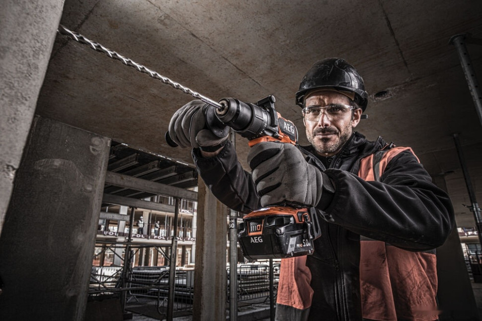 Ударная дрель-шуруповерт AEG Powertools BSB 18C3BL-X02C 4935478937 (с 2-мя АКБ 2 Ач + 4 Ач, кейс) Ударная дрель-шуруповерт AEG Powertools BSB 18C3BL-X02C 4935478937 (с 2-мя АКБ 2 Ач + 4 Ач, кейс)