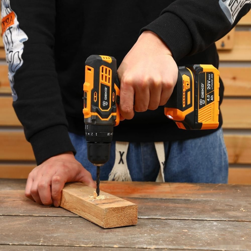 Ударная дрель-шуруповерт Deko DKCD20 Impact 063-4420 (с 2-мя АКБ, кейс) Ударная дрель-шуруповерт Deko DKCD20 Impact 063-4420 (с 2-мя АКБ, кейс)