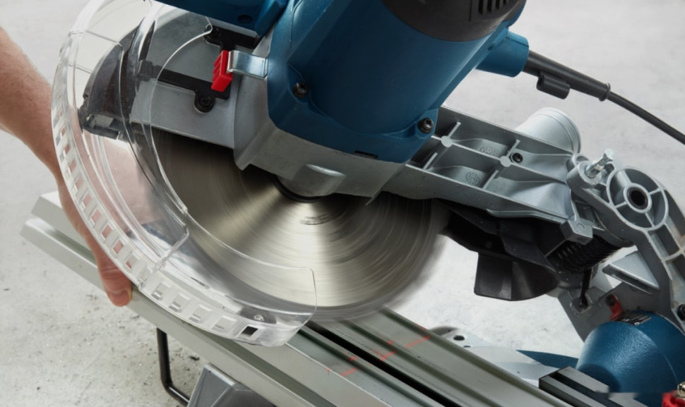 Дисковая (циркулярная) пила Bosch GCM 216 Professional 0601B33000 Дисковая (циркулярная) пила Bosch GCM 216 Professional 0601B33000